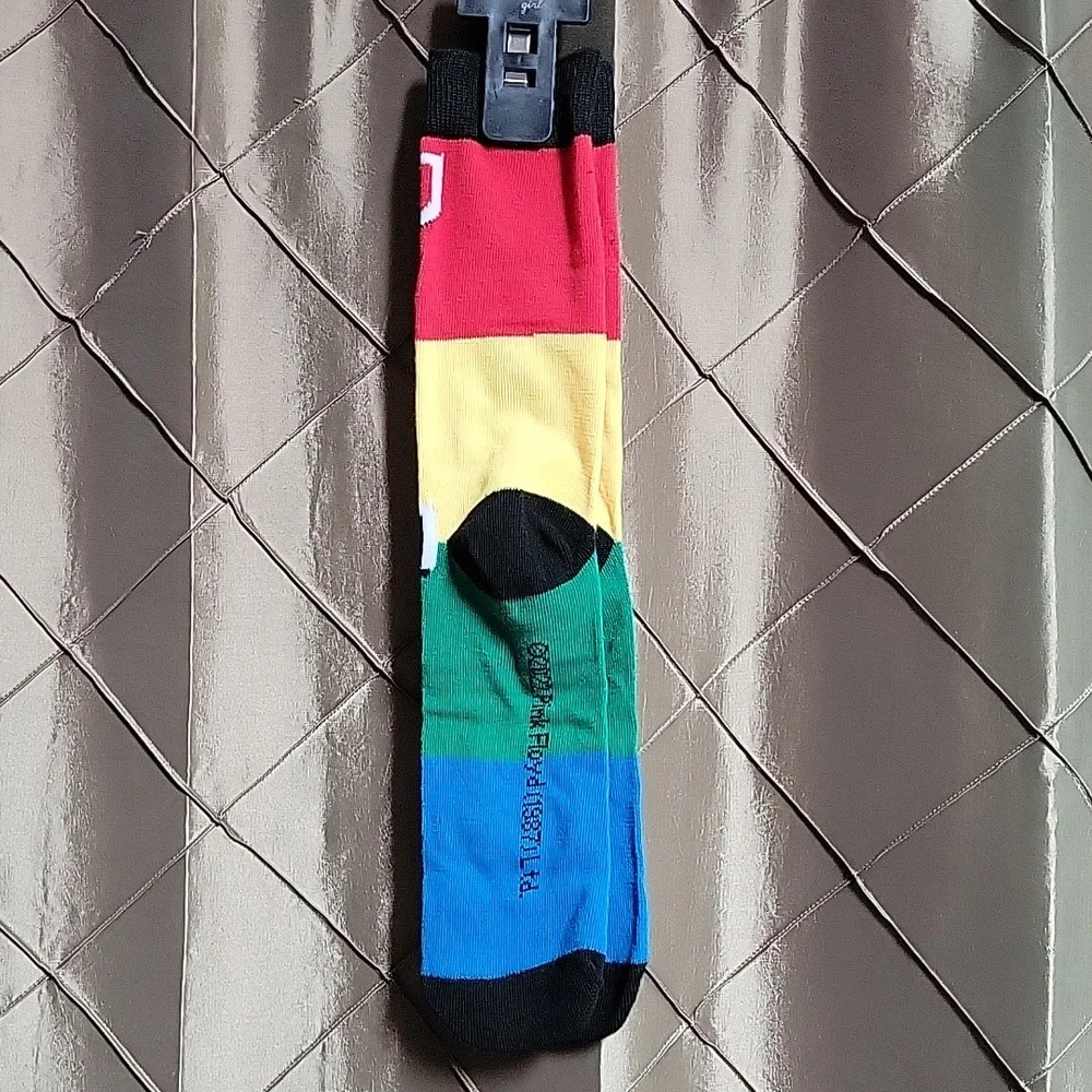 EUC/NWOT- Lot of 4 Pair Men’s Novelty Socks